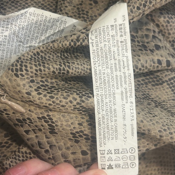 NWT Zara Basic Women's Skirt Shorts Large Snake Print Button Detail - Picture 4 of 8
